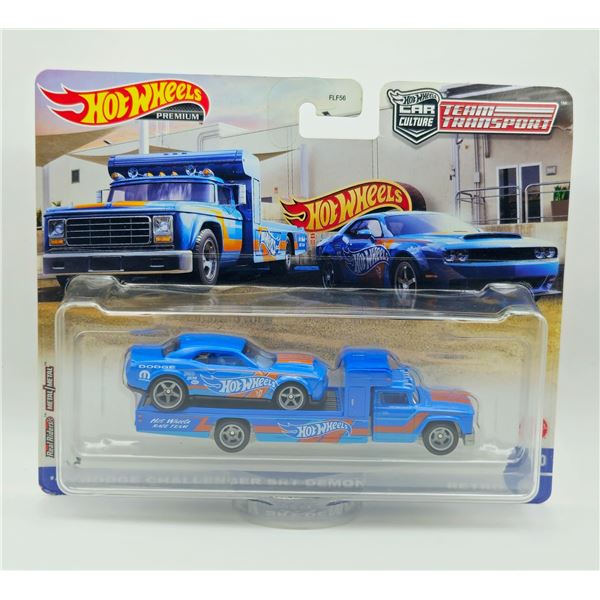 HOT WHEELS PREMIUM TEAM TRANSPORT 18 DODGE