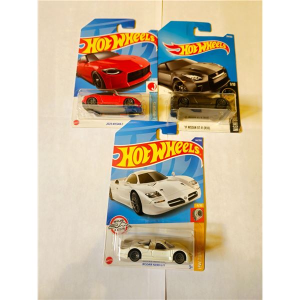 LOT OF 3 HOT WHEELS 17 NISSAN GT-R (R35) &