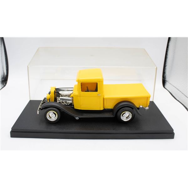 CUSTOM MADE 1934 FORD PICKUP MODEL TRUCK