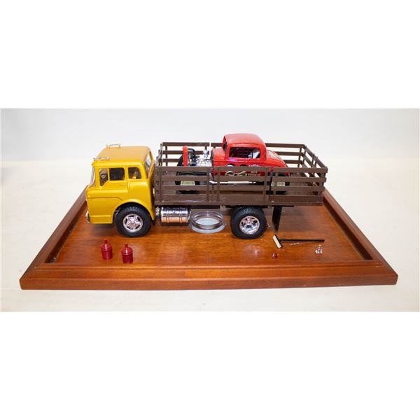 DIECAST FORD C600 STAKE BED MODEL TRUCK+