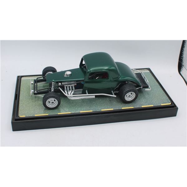 CUSTOM MADE SHYNE RODZ 1948 FORD