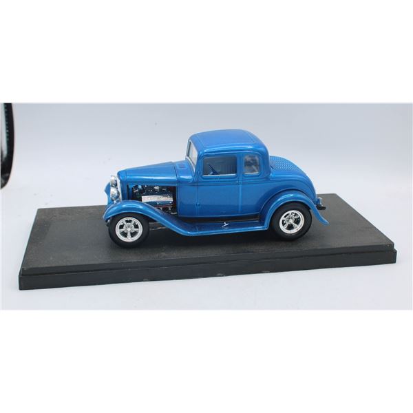 CUSTOM MADE 1932 FORD COUPE MODEL CAR IN