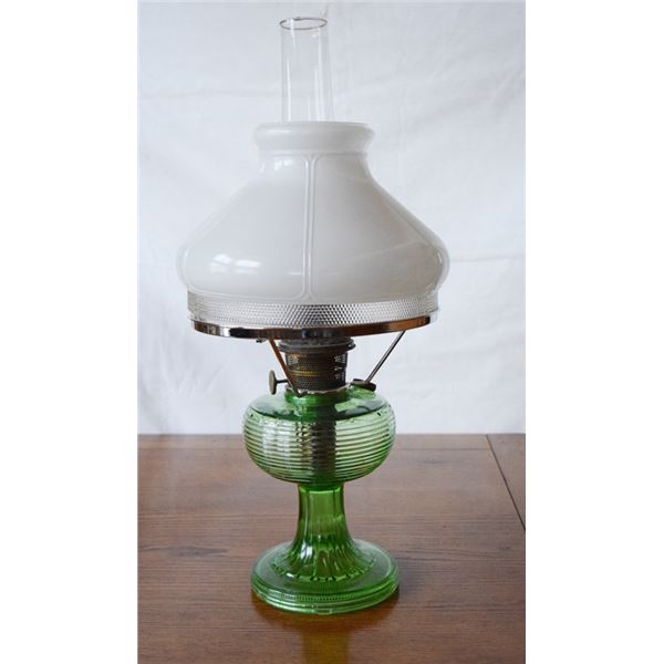Aladdin lamp Bee Hive B-81, green crystal, 1937-38, white shade with hobnail apron