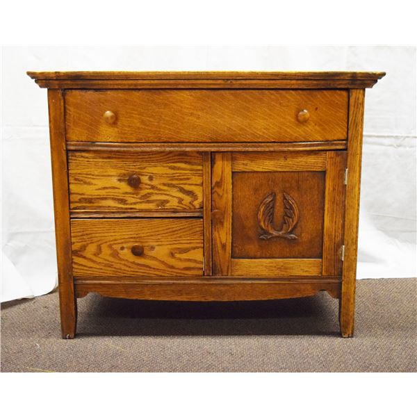 Vintage oak dresser, 27" x 33.5" x 18"