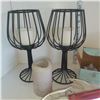 Image 2 : Flat of Estate Decor and Large Curling Iron