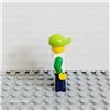 Image 3 : LEGO Brand Store Male, Classic Space Minifigure Floating - Victor
