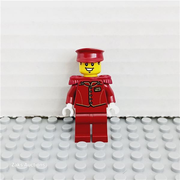 LEGO Tippy Dorman - Dark Red Uniform Minifigure