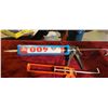 Image 7 : CAULKING GUNS AND SEALING CAULKS
