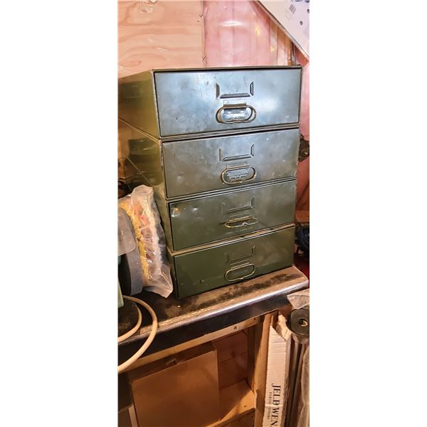 GREEN MACHINE TOOL STORAGE CABINET - EMPTY - NOT INCLUDUNG CONTENT