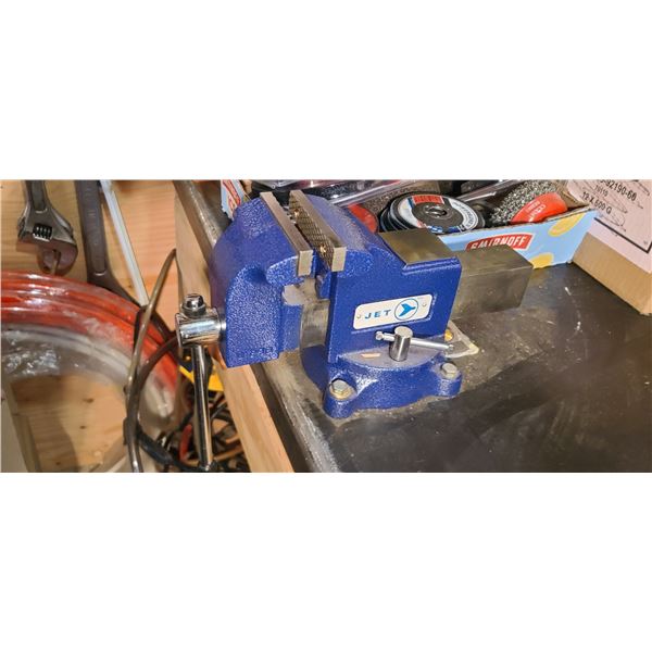 BLUE BENCH VISE 4" - BUYER MUST REMOVE