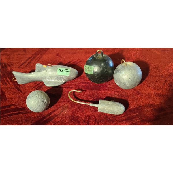 FIVE VARIOUS CANNON BALLS