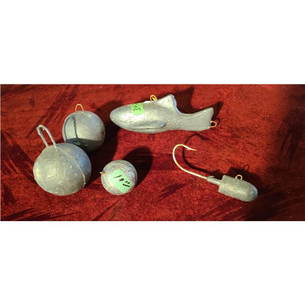 FIVE VARIOUS CANNON BALLS