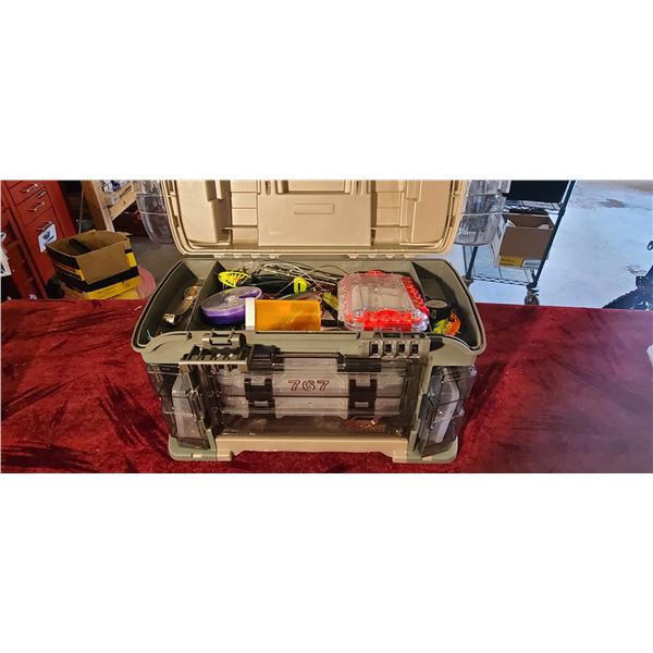 PLANO TACKLE BOX PLUS LURES