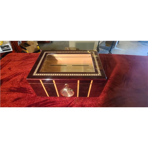 HUMIDOR (NO KEY)