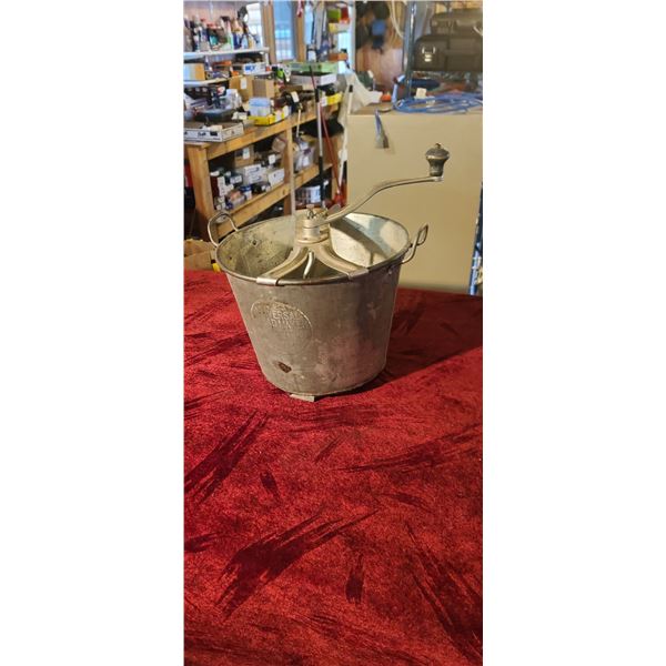 UNIVERSAL BREAD MAKER