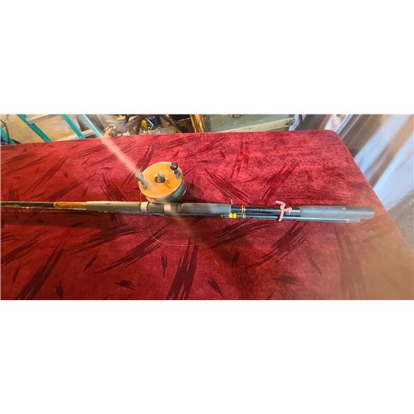 SHAKESPEARE ROD COMES WITH PEETS REEL