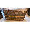 Image 3 : WOOD AND LEATHER STRAPPED STEAMER TRUNK 35 X 21 X 24"