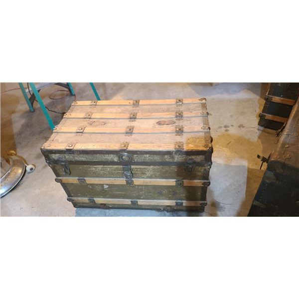 WOOD AND METAL STRAPPED STEAMER TRUNK 36 X 20 X 23