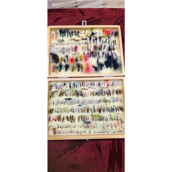 LARGE ASSORTMENT OF FLIES IN CASE