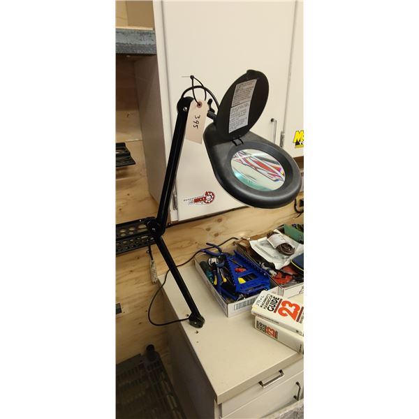 MAGNIFYING LAMP