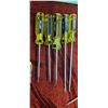 Image 5 : LARGE SELECTION OF SCREW DRIVERS AND PICKS