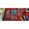 Image 6 : LARGE SELECTION OF SCREW DRIVERS AND PICKS