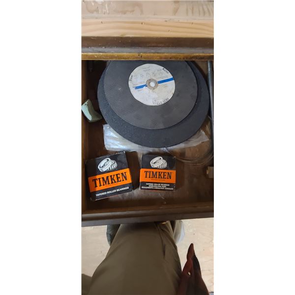 ALL ITEMS IN DRAWER: GRINDING DISCS, FLAPPER WHEELS, TAPPER ROLLER BEARINGS AND OTHER