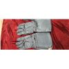 Image 4 : TWO PAIRS OF RIDING GLOVES, SIZE UNKNOWN PLUS TWO BEANIES