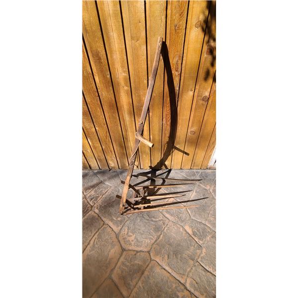 ANTIQUE GRAIN CRADDLE SYTHE