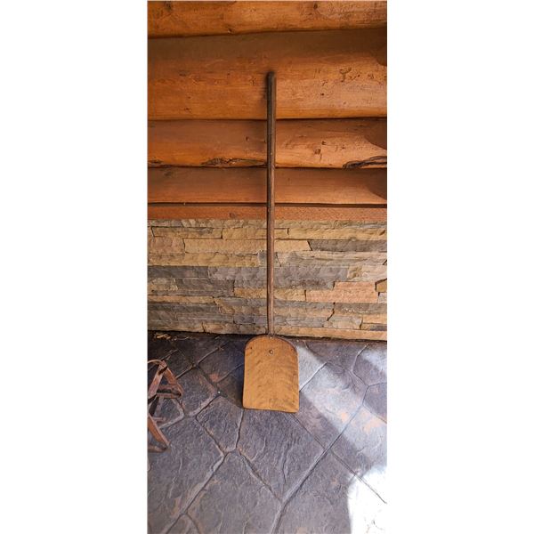 ANTIQUE WOOD GRAIN SHOVEL