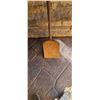 Image 3 : ANTIQUE WOOD GRAIN SHOVEL
