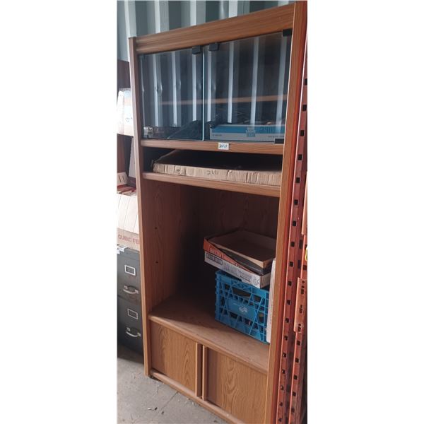 OAK STEREO CABINET C/W BOX OF WIRING