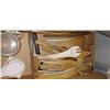 Image 5 : LARGE QTY OF TUPPER WARE AND WOODEN SPOONS . KNIFE BLOCK AND MORE