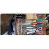 Image 4 : KITCHEN UTENSILS, KNIVES AND BAKING SUPPLIES