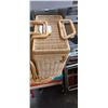Image 2 : BEAUTIFUL PICNIC BASKETS