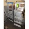 Image 1 : 2 5ft Aluminum Ladders