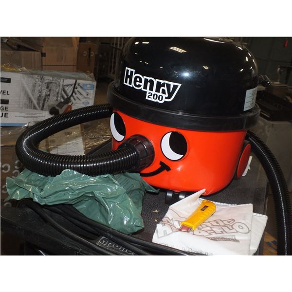Henry 200 Vacuum