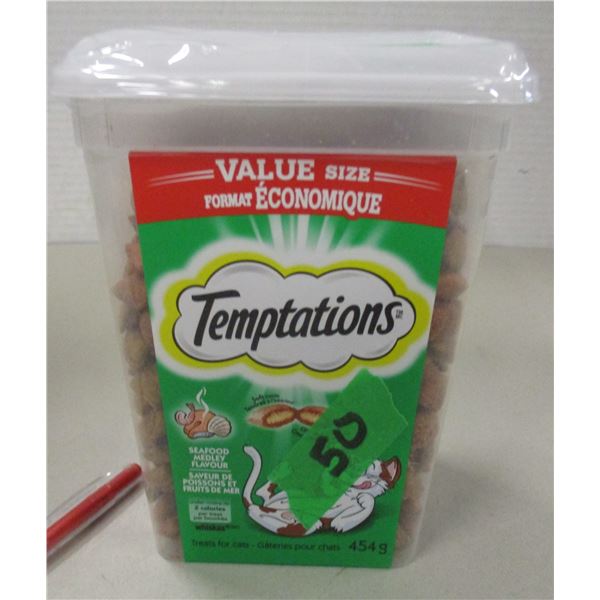 NEW:  TEMPTATIONS SEAFOOD FLAVOR CAT TREATS (454G) - CONTAINER