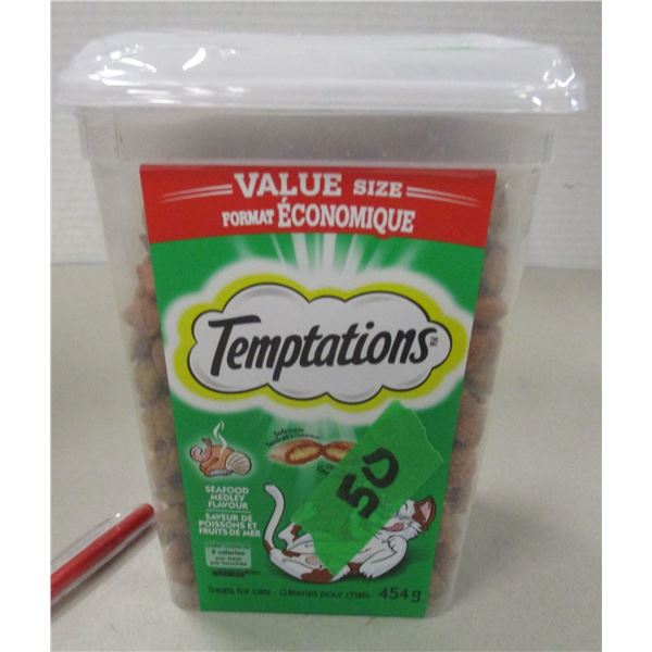 NEW:  TEMPTATIONS SEAFOOD FLAVOR CAT TREATS (454G) - CONTAINER