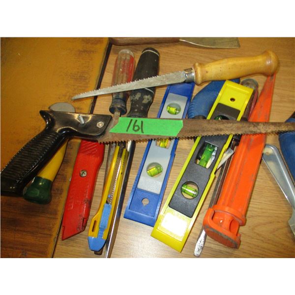 ESTATE:  FLAT C/W ASSORTED TOOLS