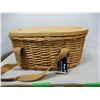 Image 1 : ESTATE:  WICKER PICNIC BASKET SET