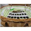 Image 2 : ESTATE:  WICKER PICNIC BASKET SET
