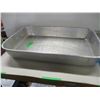 Image 1 : ESTATE:  ROASTING PAN, PLASTIC CONTAINER