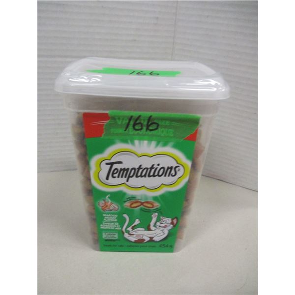 TEMPTATIONS SEAFOOD MEDLEY FLAVOR CAT TREATS (454G) - TUB