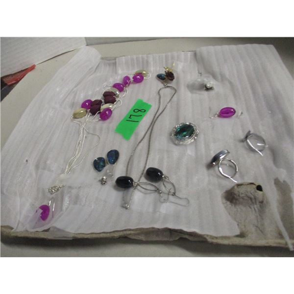 ASSORTMENT OF JEWELRY