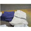 Image 4 : FLAT C/W ASSORTED SHIRTS