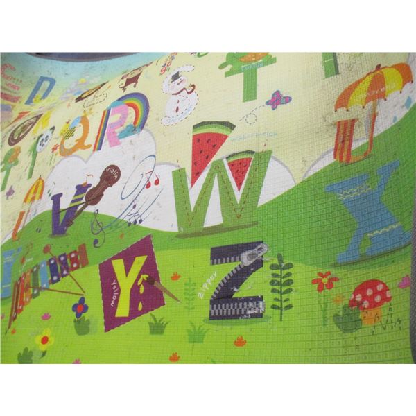 ESTATE:  APPROX. 6' X 8' PLAY MAT