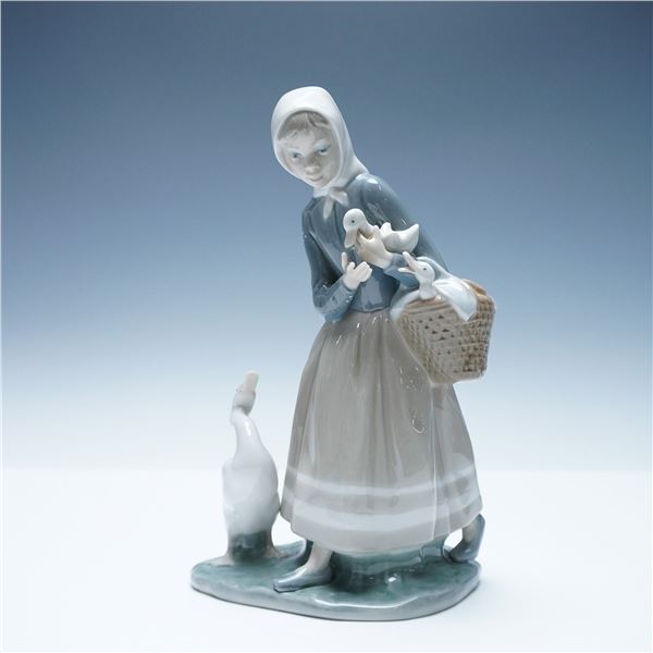 Lladro Porcelain Figurine, Shepherdess with Ducks 1004568