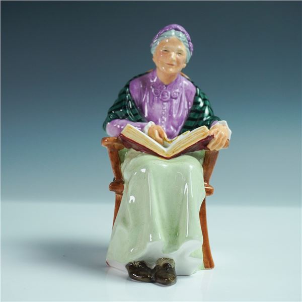 Royal Doulton Figurine 'Family Album' HN2321