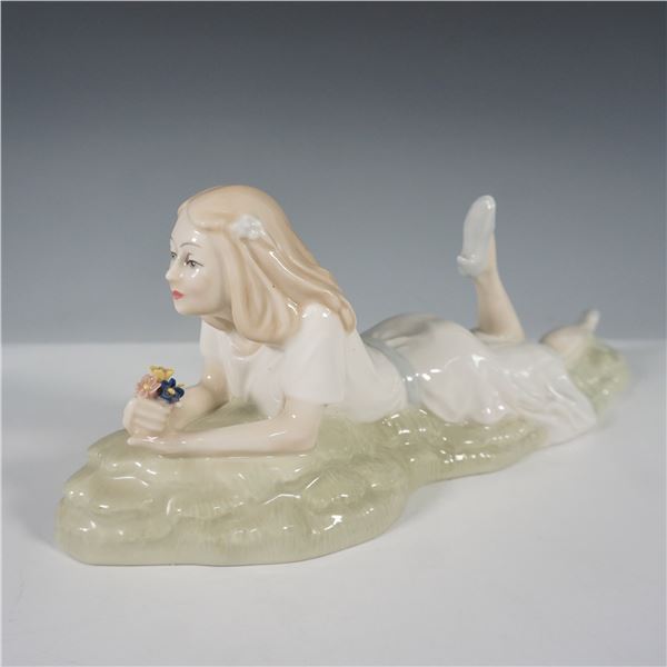 Royal Doulton Reflections Series Figurine Idle Hours Figurine HN3115